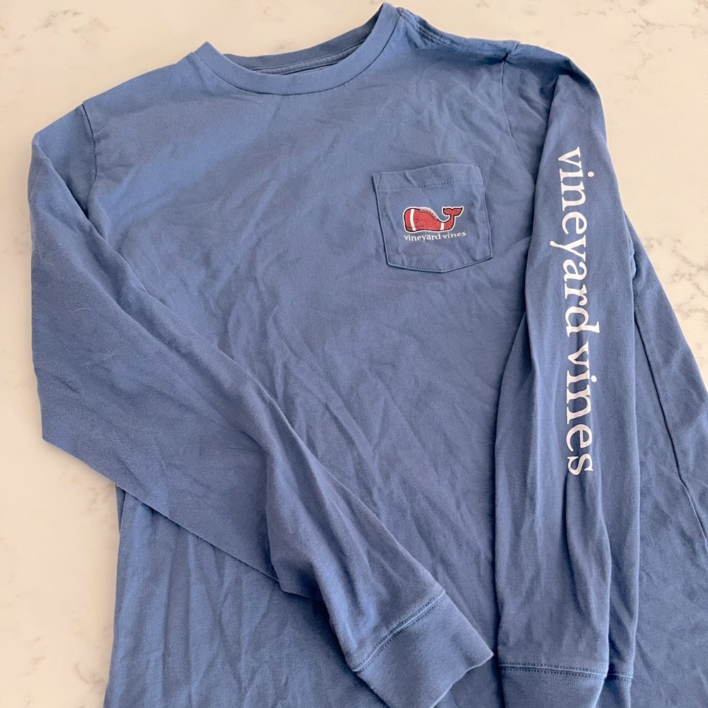 Boys medium vineyard vines tee’s and performance hoodie 3 Total items